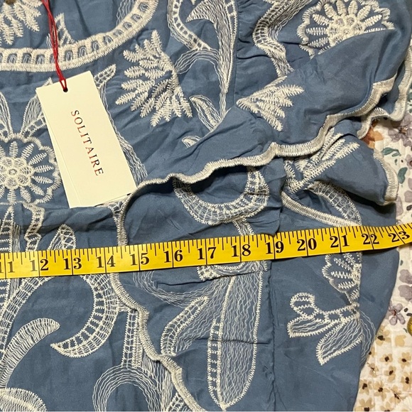 NWT!  Blue and White Embroidered Women's Top - Picture 5 of 8